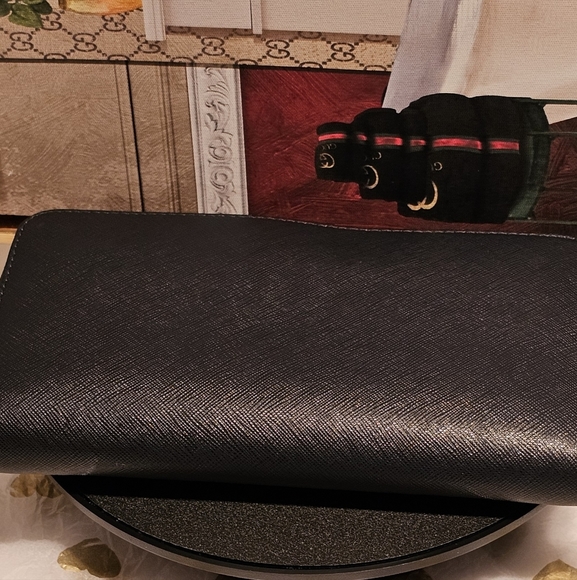 Tory Burch Robinson Saffiano  Leather Zipper Continental  Wallet - Picture 17 of 17